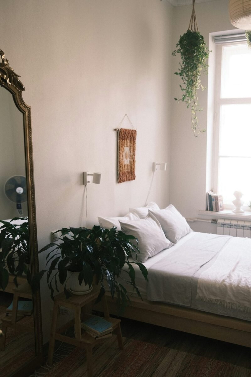 layered bedding makes a small bedroom cozy